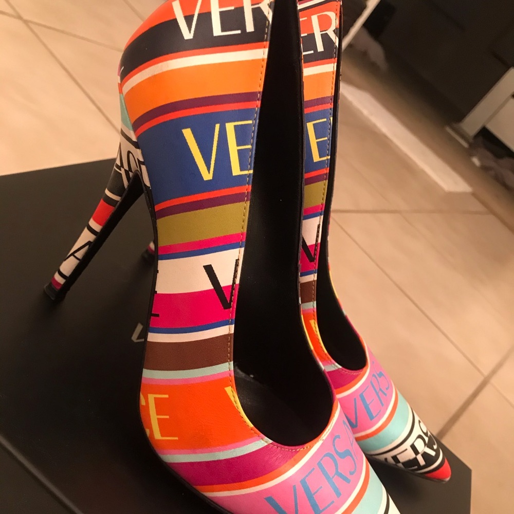 2019 SPRING/SUMMER VERSACE MULTI-Color pump